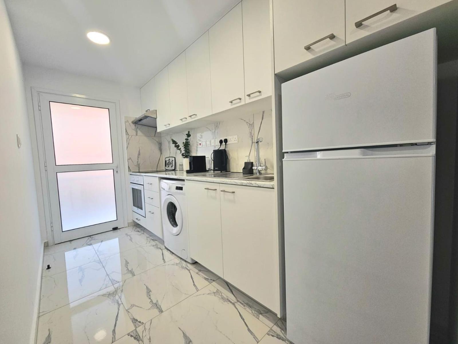 1Bd Beach Apartment Paphos Exterior foto