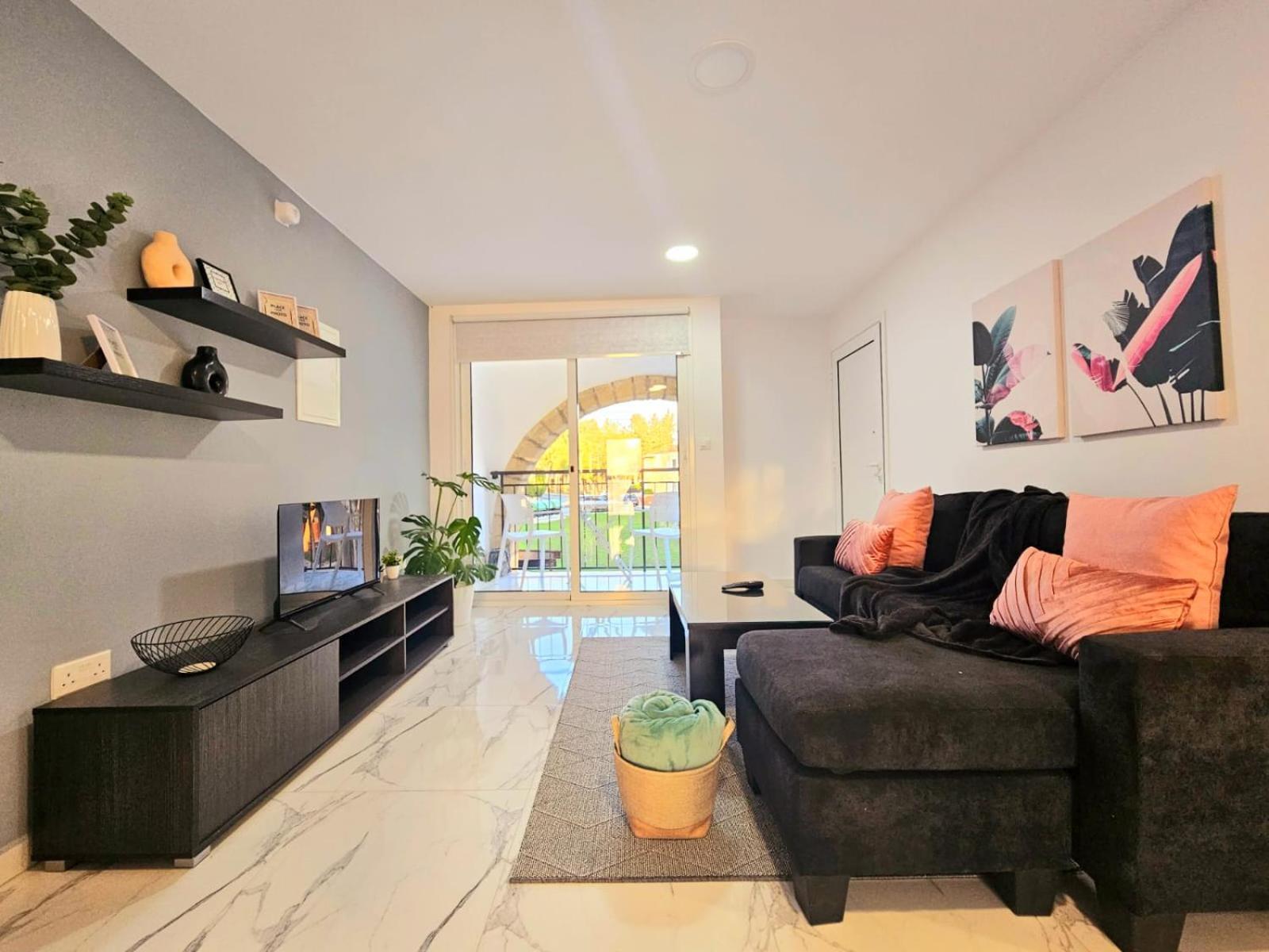 1Bd Beach Apartment Paphos Exterior foto